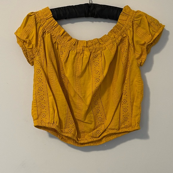Cropped yellow off shoulder top. - Picture 4 of 4
